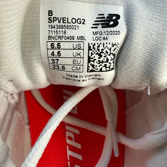 New Balance White and Gold Cleats - Picture 10 of 11